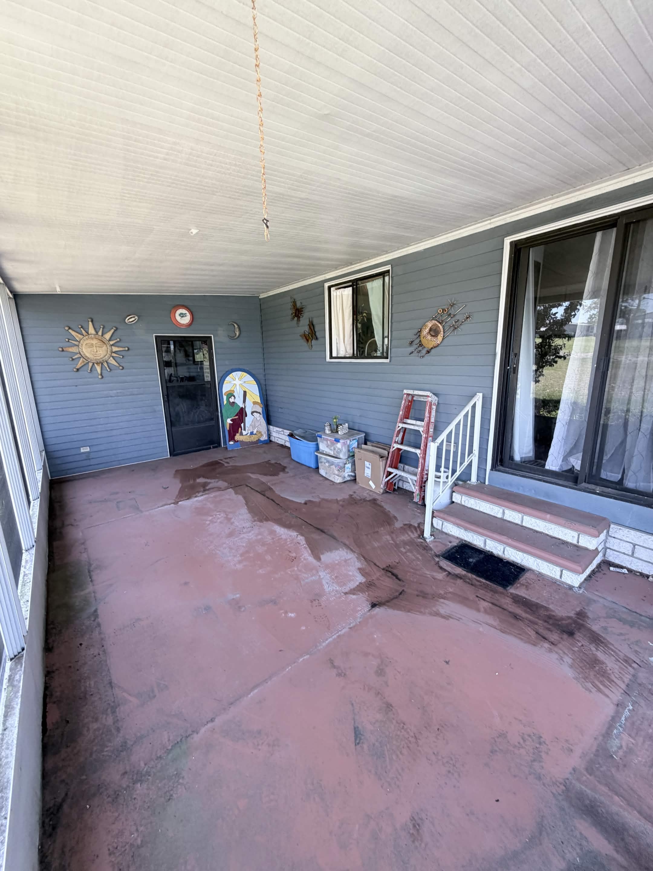 Cleared patio after Aventis Junk Removal furniture and appliance haul-away service